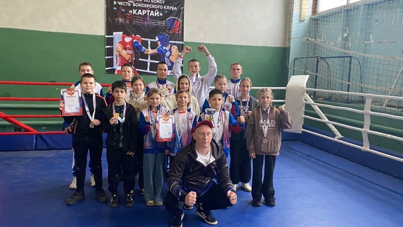 Новочеркасские боксеры успешно выступили на областном турнире
