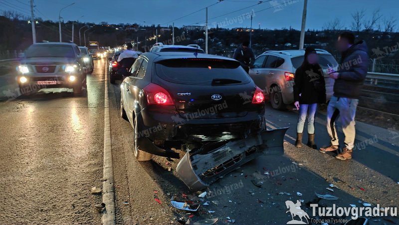 В Новочеркасске два не соблюдавших дистанцию водителя создали массовое ДТП на Герцена