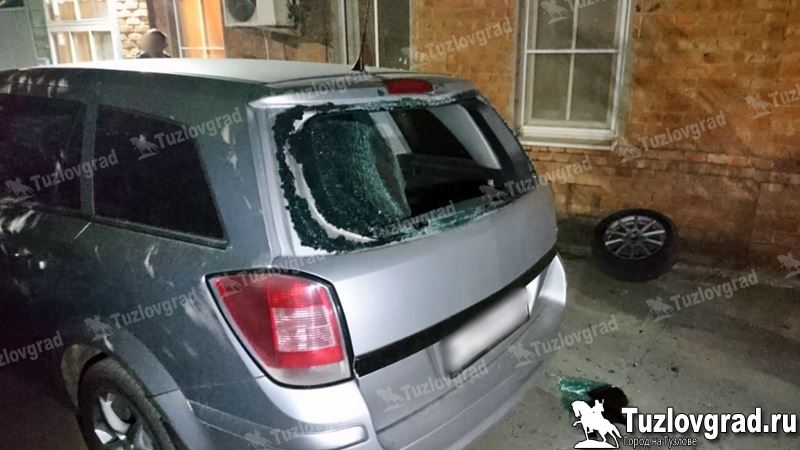 В Новочеркасске у легковушки на ходу отвалилось колесо и разбило другую машину