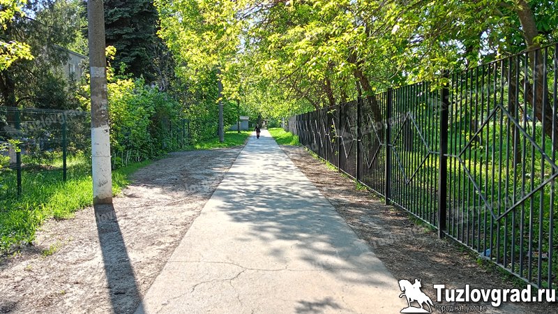 На аллее вдоль школьного стадиона в мкр Черемушки восстановят освещение