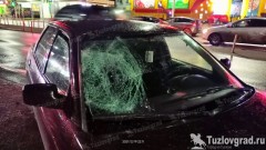 В Новочеркасске девушка-подросток переходила улицу на красный и попала под машину