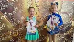 Юные новочеркасские спортсмены успешно выступили на соревнованиях по фигурному катанию в Волжском