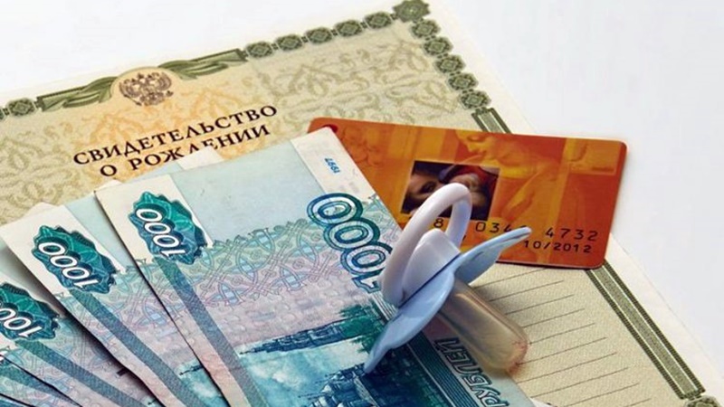 В России до 1 марта 2021 года продлили беззаявительный порядок начисления пособий на детей до трех лет