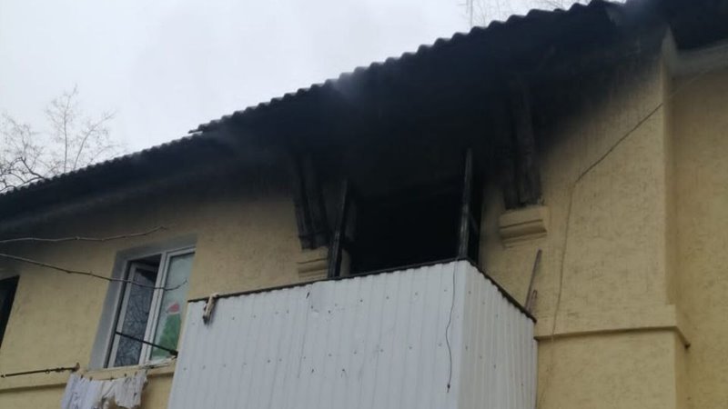 В Новочеркасске из-за неисправного холодильника сгорела квартира