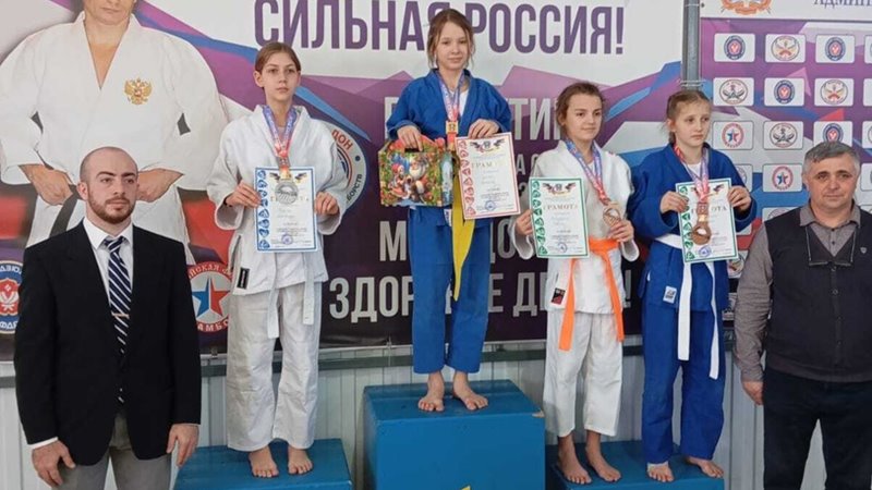 Юная новочеркасская дзюдоистка выиграла областное Первенство