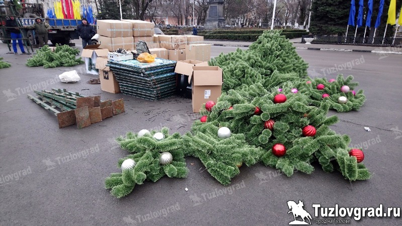 В Новочеркасске новую новогоднюю елку установят на соборной площади