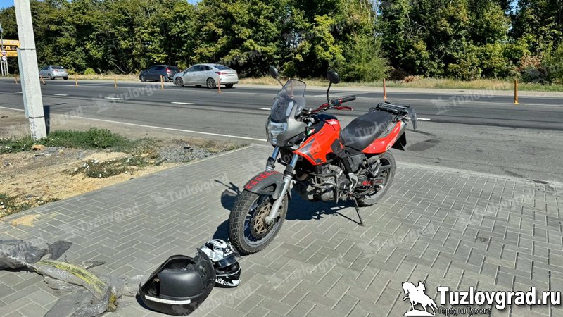 На выезде из Новочеркасска в сторону трассы М4 в ДТП пострадал мотоциклист