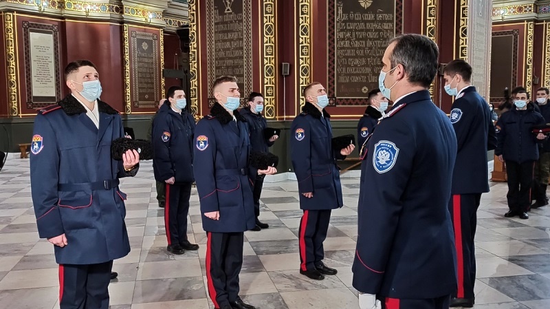 В Новочеркасске 14 новобранцев Платовской казачьей сотни приняли присягу
