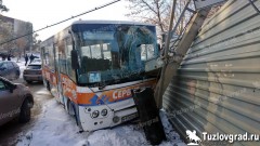 В Новочеркасске автобус с пассажирами врезался в столб