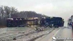 На трассе под Новочеркасском на ходу умер водитель фуры