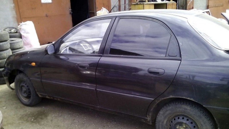 Житель Новочеркасска угнал автомобиль друга чтобы покататься и оставил его посреди улицы