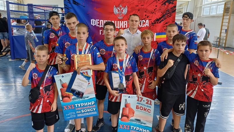 Новочеркасские боксеры успешно выступили на межрегиональном турнире