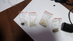 В Новочеркасске мужчина пытался перебросить через забор исправительной колонии наркотики и телефоны