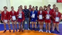 Новочеркасские борцы выиграли домашний турнир по самбо