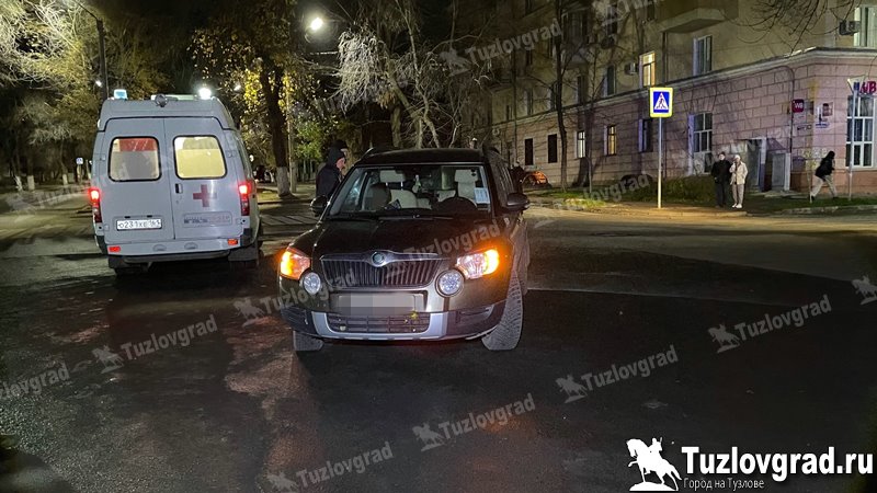 В Новочеркасске военнослужащий перебегал дорогу и попал под машину
