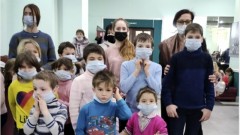 В Новочеркасске дети из Донбасса посетили театр и отпраздновали масленицу
