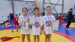 Юные новочеркасские самбистки стали призерами областных соревнований