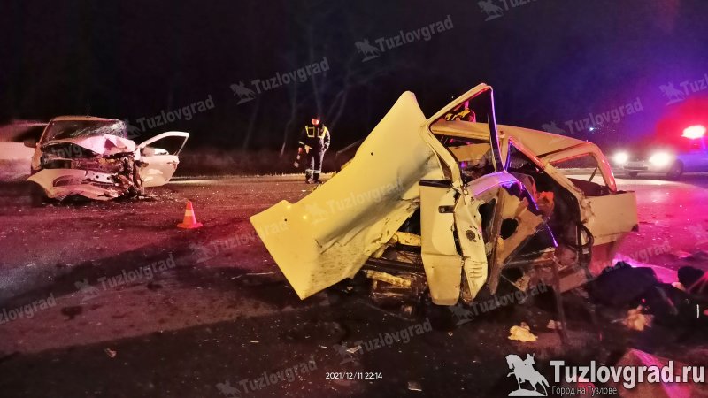 На трассе под Новочеркасском в лобовом ДТП погиб человек, еще двое пострадали