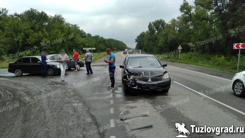 На трассе Новочеркасск – Каменоломни столкнулись три автомобиля