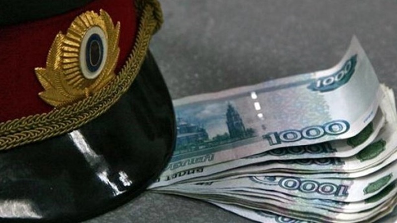 В Новочеркасске двух сотрудников полиции подозревают в получении взятки