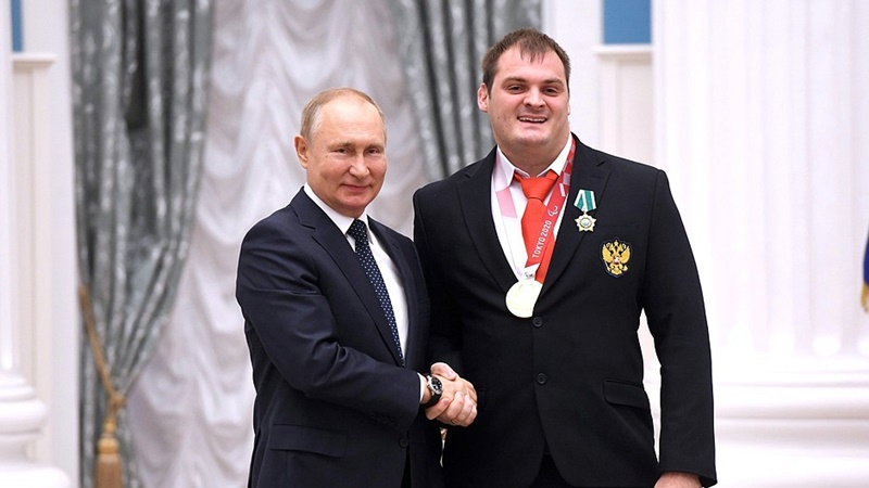 Новочеркасский паралимпийский чемпион Владимир Свиридов награжден Орденом Дружбы