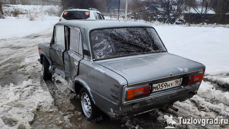 В Новочеркасске водитель сбежал с места ДТП, разбив чужую машину