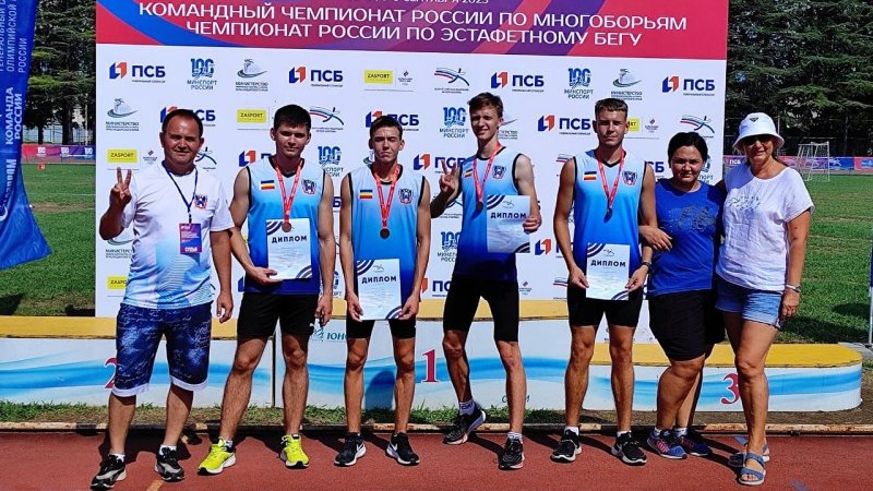 Новочеркасский спортсмен в составе сборной области стал бронзовым призером первенства России по эстафетному бегу