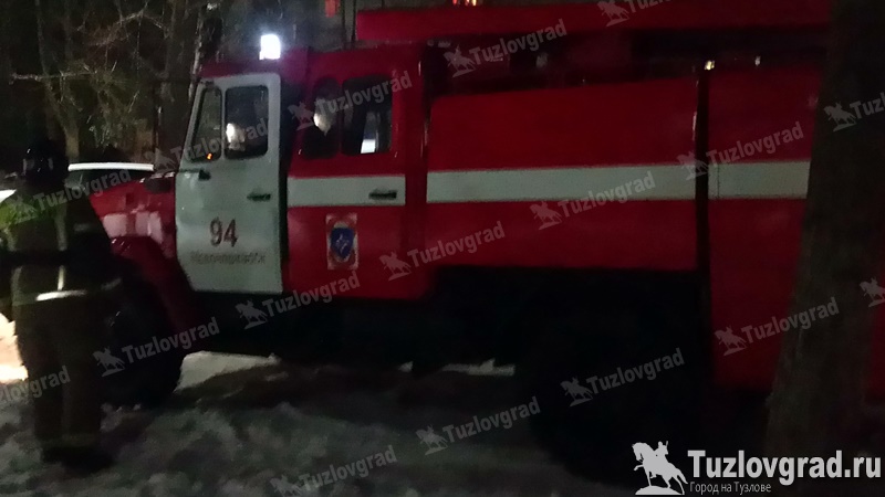 В Новочеркасске на улице Ефремова сгорел дом