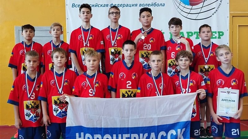 Юные волейболисты из Новочеркасска стали серебряными призерами Открытого Кубка президента Федерации волейбола Волгоградской области