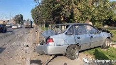 В Новочеркасске грузовик с прицепом проехал на красный и уничтожил легковушку, видео