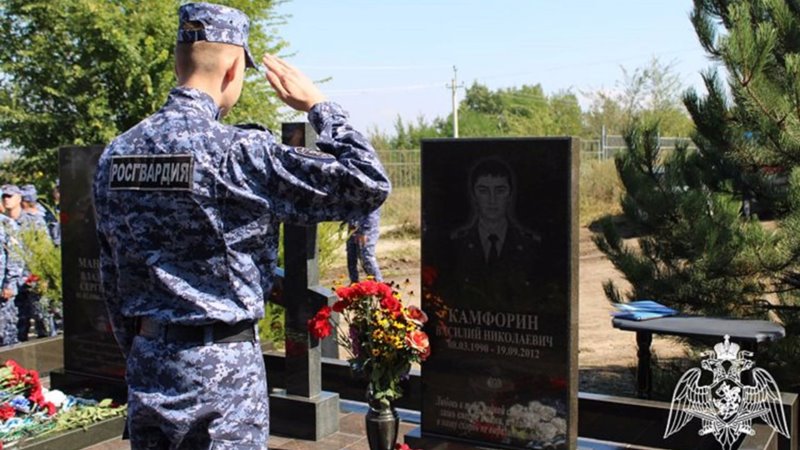 В Новочеркасске почтили память погибших от банды Тарвердиевой росгвардейцев