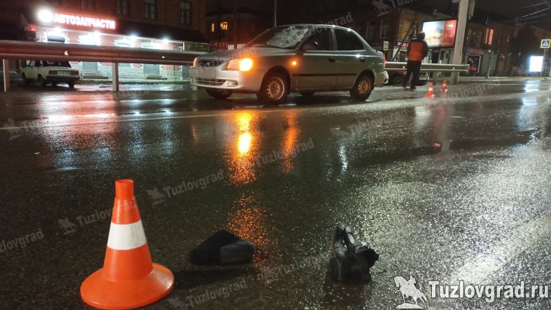 В Новочеркасске на Азовском рынке машина сбила пешехода