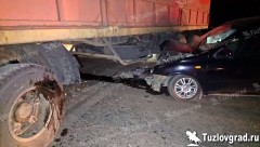 На въезде в Новочеркасск в результате столкновения с грузовиком пострадал водитель легковушки