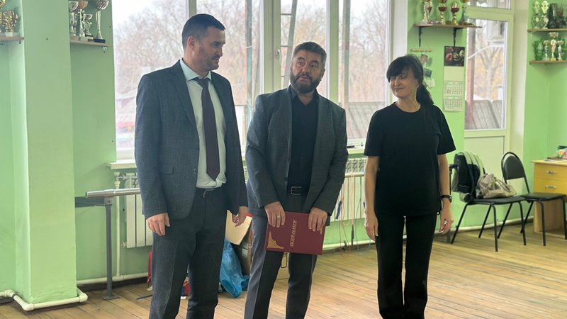 Врио главы Новочеркасска Толмачев посетил Детскую школу искусств в мкр Молодежном