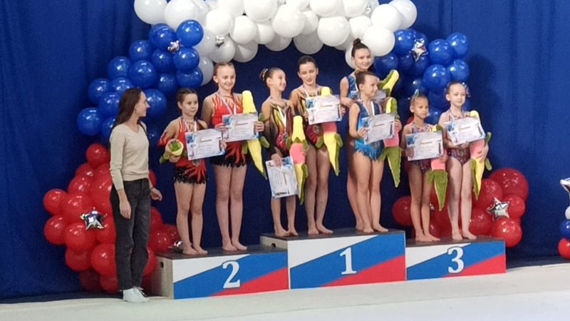 Новочеркасские спортсменки успешно выступили на фестивале по спортивной акробатике в Ростове