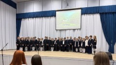 В Новочеркасске в школе на Молодежном торжественно открыли обновленный актовый зал