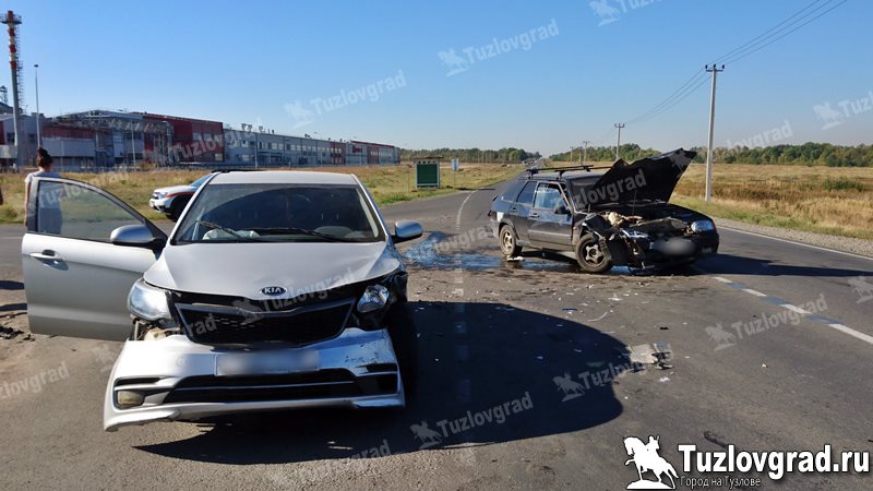 На трассе Большой Лог - Новочеркасск столкнулись два автомобиля