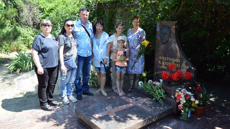 Жители Новочеркасска почтили память почетного гражданина города Анатолия Калинина