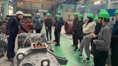 Полицейские организовали для подростков из неблагополучных семей и студентов НПГК экскурсию на НЭВЗ