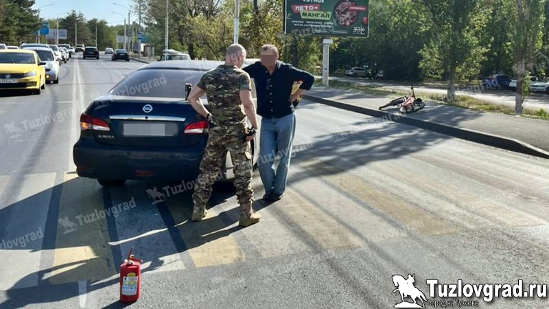 В Новочеркасске мальчик переезжал дорогу на велосипеде и попал под машину