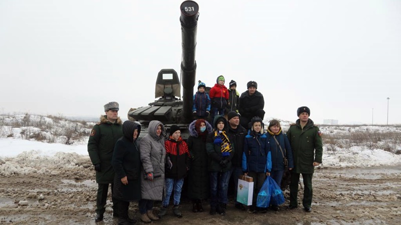 Под Новочеркасском военнослужащие исполнили желания детей