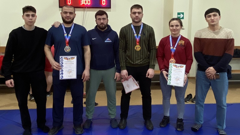 Новочеркасские борцы завоевали три медали на чемпионате Ростовской области