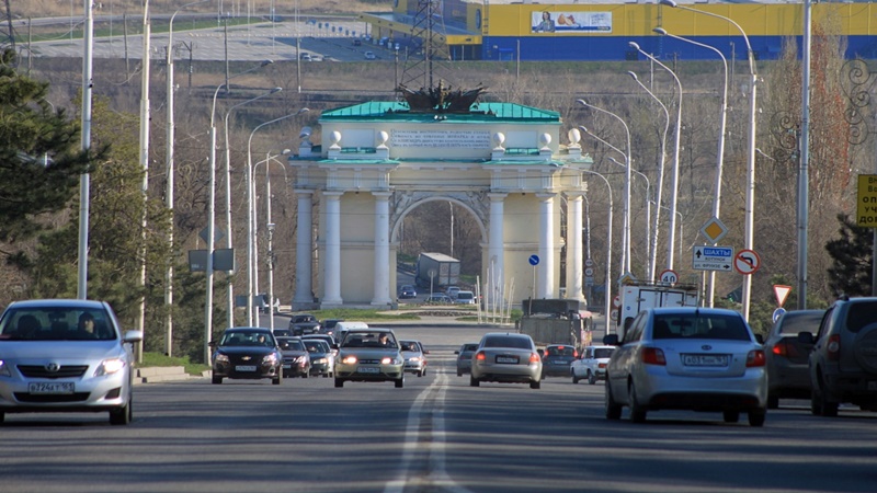 В Новочеркасске до конца года отремонтируют дорогу на Спуске Герцена