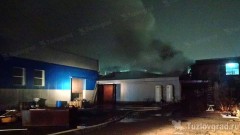 Видео с места сильного пожара на улице Газетной в Новочеркасске
