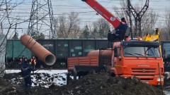 На аварийном канализационном коллекторе НЭВЗа заменили 66 метров трубопровода