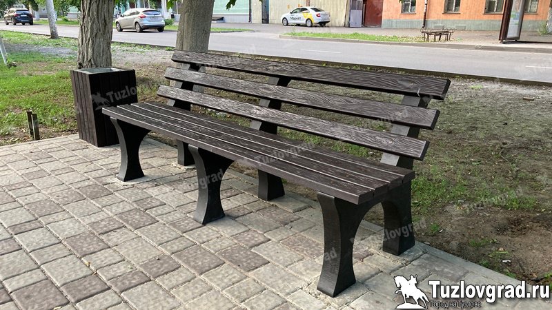 Новочеркасск стал первым городом в области, где установили экологичные скамейки