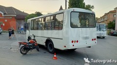 В Новочеркасске в ДТП с мотоциклом пострадали два человека, видео
