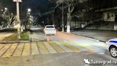 В Новочеркасске девушка переходила улицу Пушкинскую и попала под машину