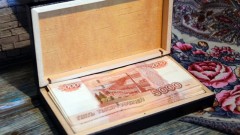 В Новочеркасске женщина пришла в гости к знакомому и украла у него 60 тысяч рублей