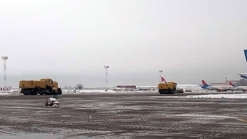 Пять летевших в Краснодар самолетов экстренно приземлились в аэропорту под Новочеркасском